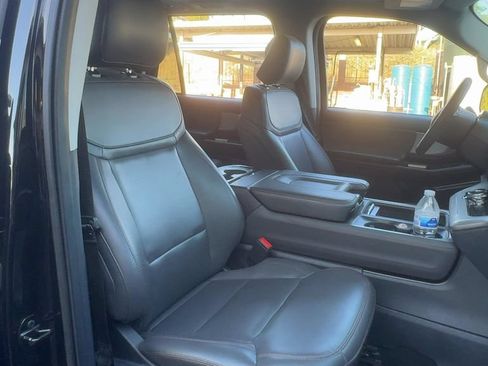 Used 2025 Ford Expedition Active RWD image 15