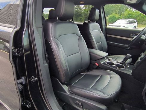 Used 2018 Ford Explorer XLT w/ Equipment Group 202A image 32