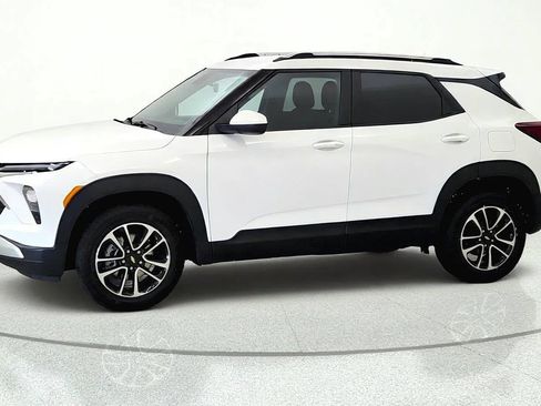 Used 2025 Chevrolet TrailBlazer LT AWD/4WD image 3