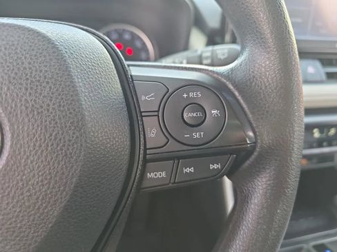 Used 2021 Toyota RAV4 XLE FWD image 20