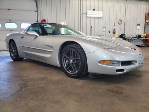 Used 1999 Chevrolet Corvette Coupe w/ Performance Handling Pkg RWD image 2