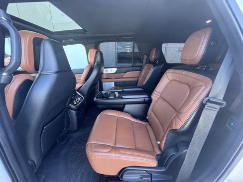Used 2020 Lincoln Navigator Reserve w/ Luxury Package image 16