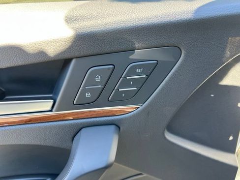 Used 2021 Audi Q5 e Premium w/ Convenience Package AWD/4WD image 16