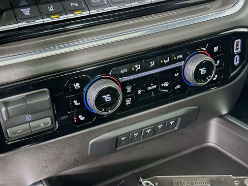 Used 2025 Chevrolet Silverado 3500 High Country w/ Technology Package image 17