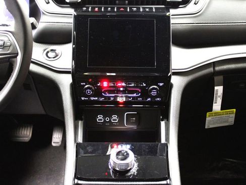 New 2025 Jeep Grand Cherokee Laredo X w/ Luxury Tech Group I image 13