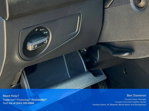 Used 2023 Volkswagen Tiguan SE AWD/4WD image 8