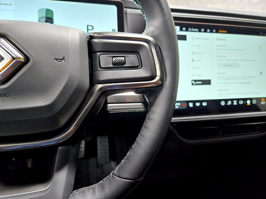 Used 2025 Rivian R1S Adventure Dual AWD/4WD image 15