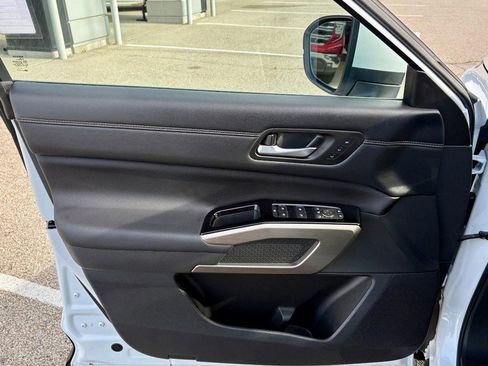 Used 2025 Nissan Pathfinder Platinum w/ Cargo Package FWD image 18