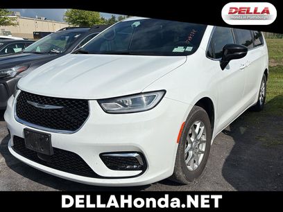 Used 2026 Chrysler Pacifica Select