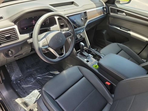 Used 2023 Volkswagen Atlas SE w/ Black Wheel Package FWD image 23