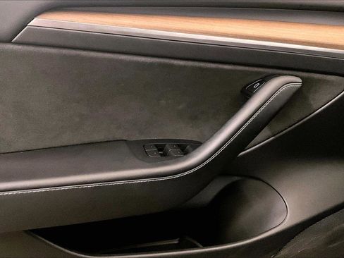 Used 2023 Tesla Model 3 Standard Range image 22