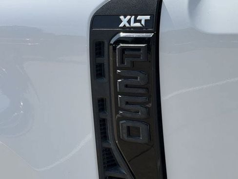 Used 2025 Ford F250 XLT w/ Black Appearance Package AWD/4WD image 9