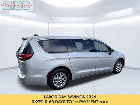 Used 2024 Chrysler Pacifica Touring-L FWD image 6