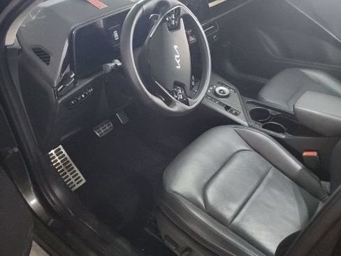 Used 2023 Kia Niro SX Touring FWD image 6