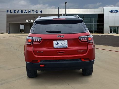 Used 2025 Jeep Compass Trailhawk AWD/4WD image 4