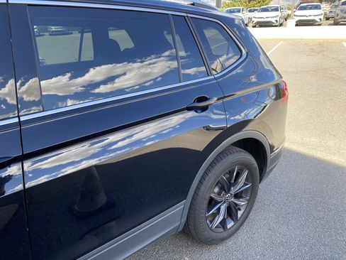 Used 2022 Volkswagen Tiguan SE w/ Panoramic Sunroof Package FWD image 51