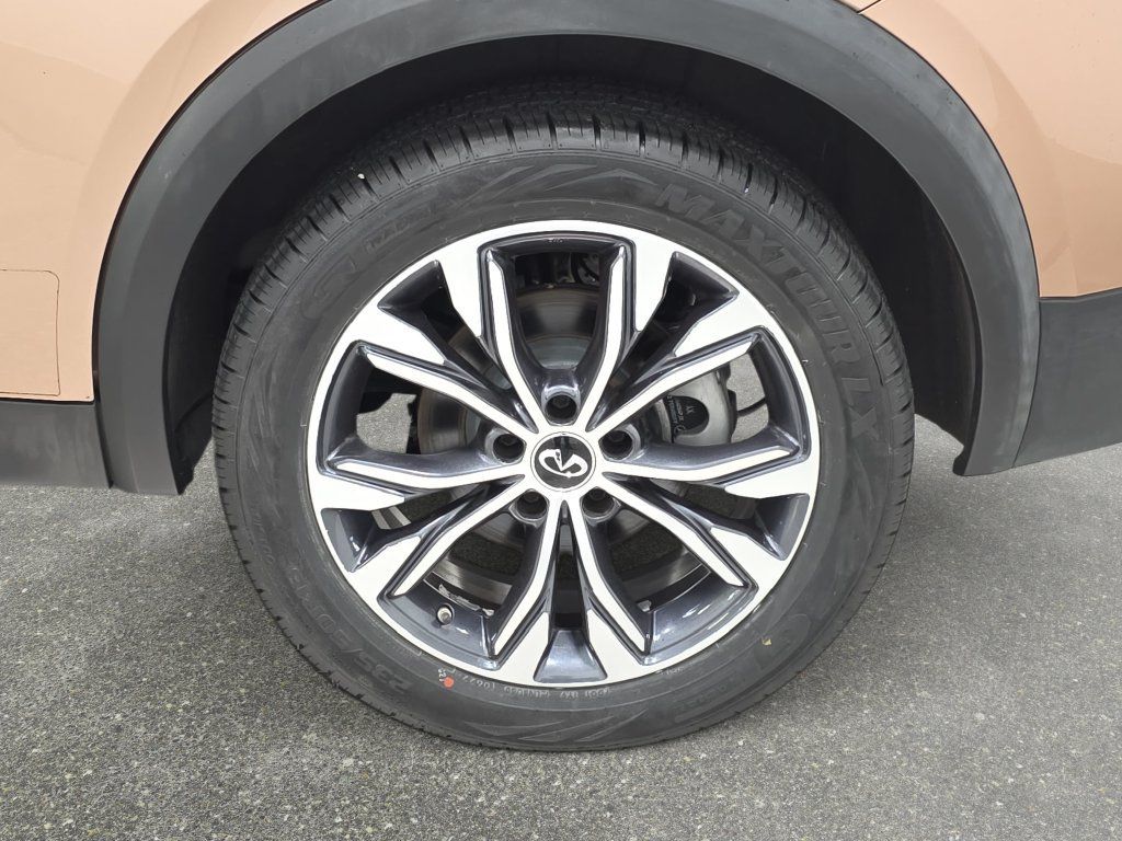 Used 2017 INFINITI QX30 Premium w/ Navigation Package AWD/4WD image 31