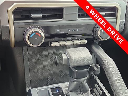 Used 2025 Toyota Tacoma SR5 AWD/4WD image 19