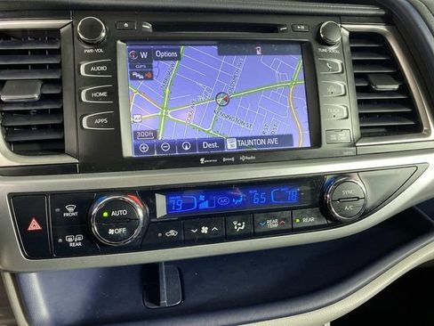 Used 2017 Toyota Highlander XLE image 21
