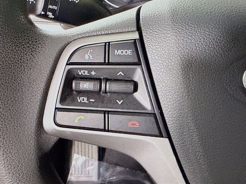 Used 2017 Hyundai Elantra SE image 14