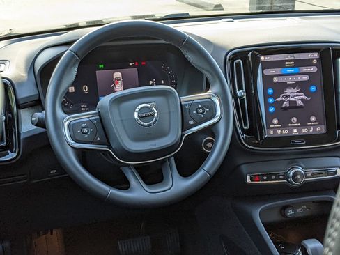 Certified 2023 Volvo XC40 B5 Core w/ Convenience Package AWD/4WD image 13