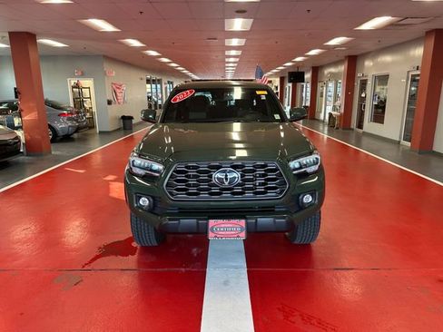 Certified 2022 Toyota Tacoma TRD Off-Road w/ Technology Package AWD/4WD image 8