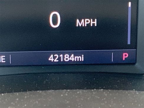 Used 2024 GMC Terrain SLT image 13