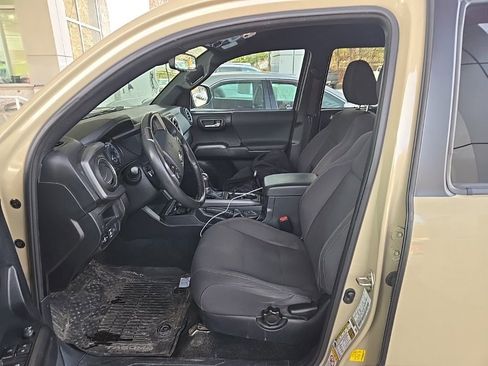 Used 2019 Toyota Tacoma TRD Off-Road image 6