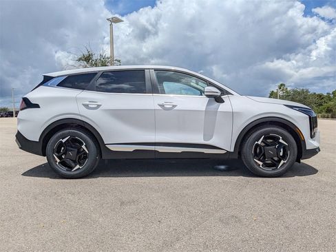 Certified 2026 Kia Sportage EX image 4