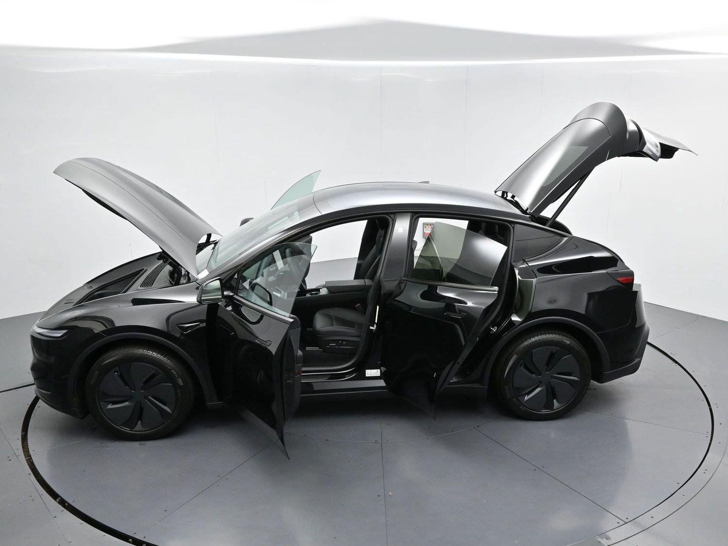 Used 2026 Tesla Model Y 2WD image 35