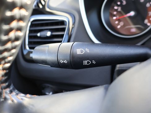 Used 2021 Jeep Compass Limited image 38