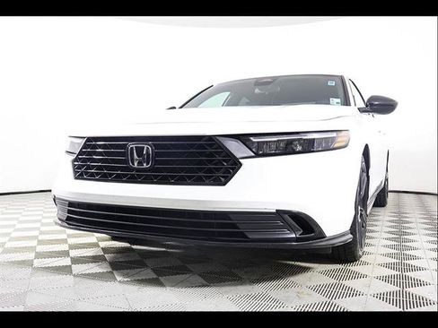Used 2025 Honda Accord Sport image 2