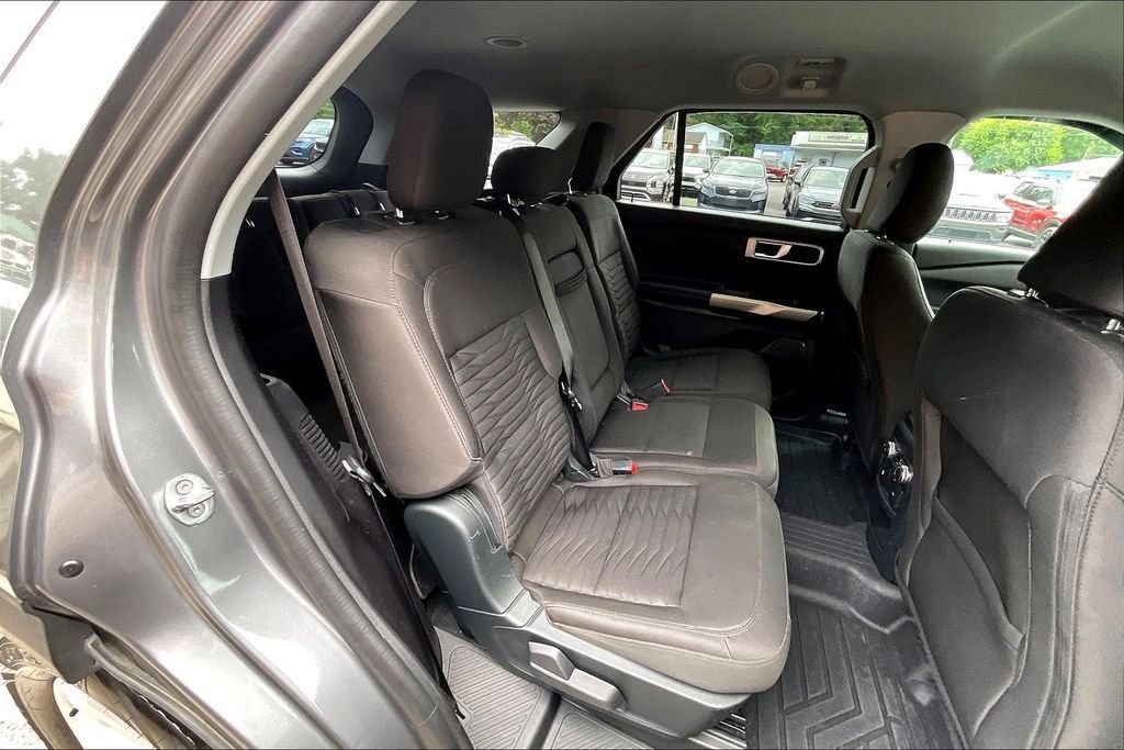 Used 2021 Ford Explorer XLT AWD/4WD image 26