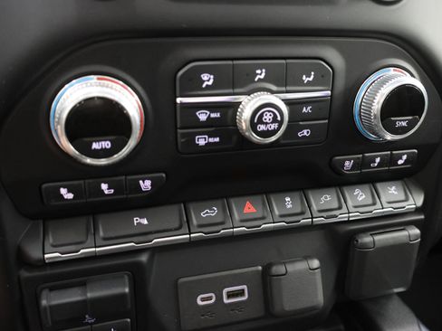 Used 2022 GMC Sierra 1500 Denali w/ Denali Premium Package AWD/4WD image 53