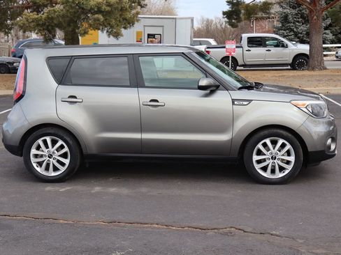 Used 2018 Kia Soul + image 3
