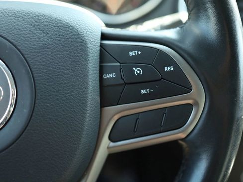 Used 2020 Jeep Cherokee Limited image 16