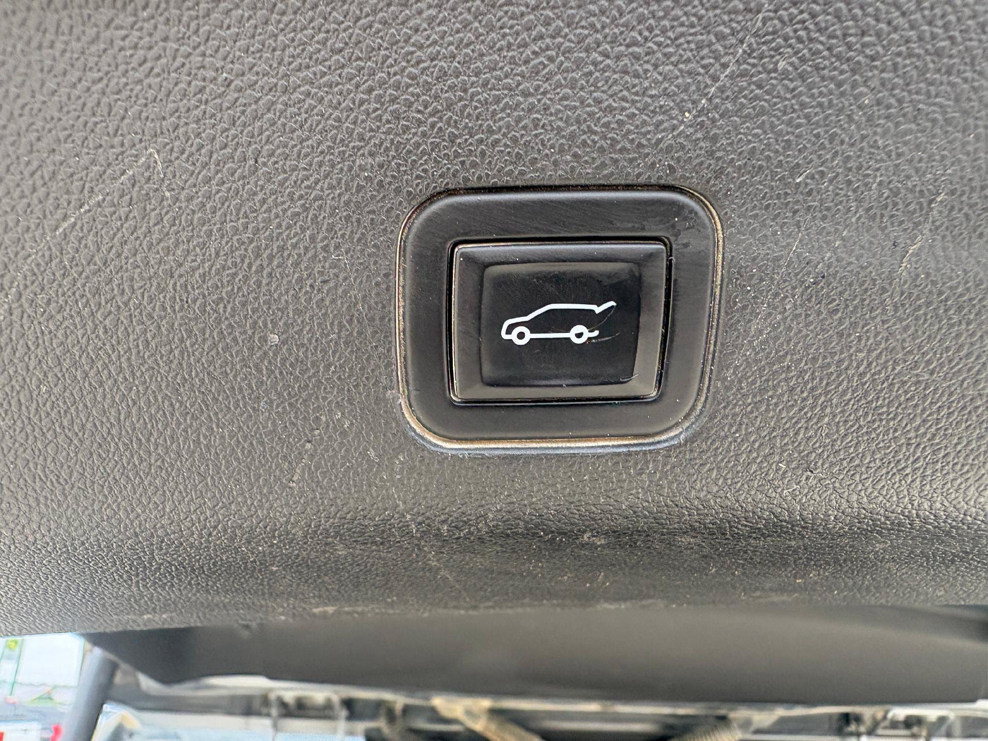 Used 2024 Chevrolet Suburban RST w/ Luxury Package AWD/4WD image 15