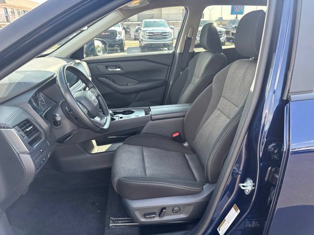 Used 2025 Nissan Rogue SV FWD image 18