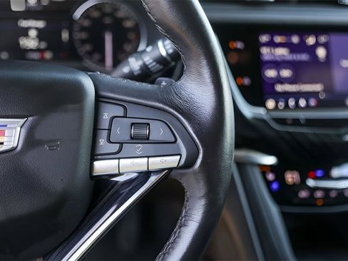 Used 2025 Cadillac XT6 Premium Luxury image 13
