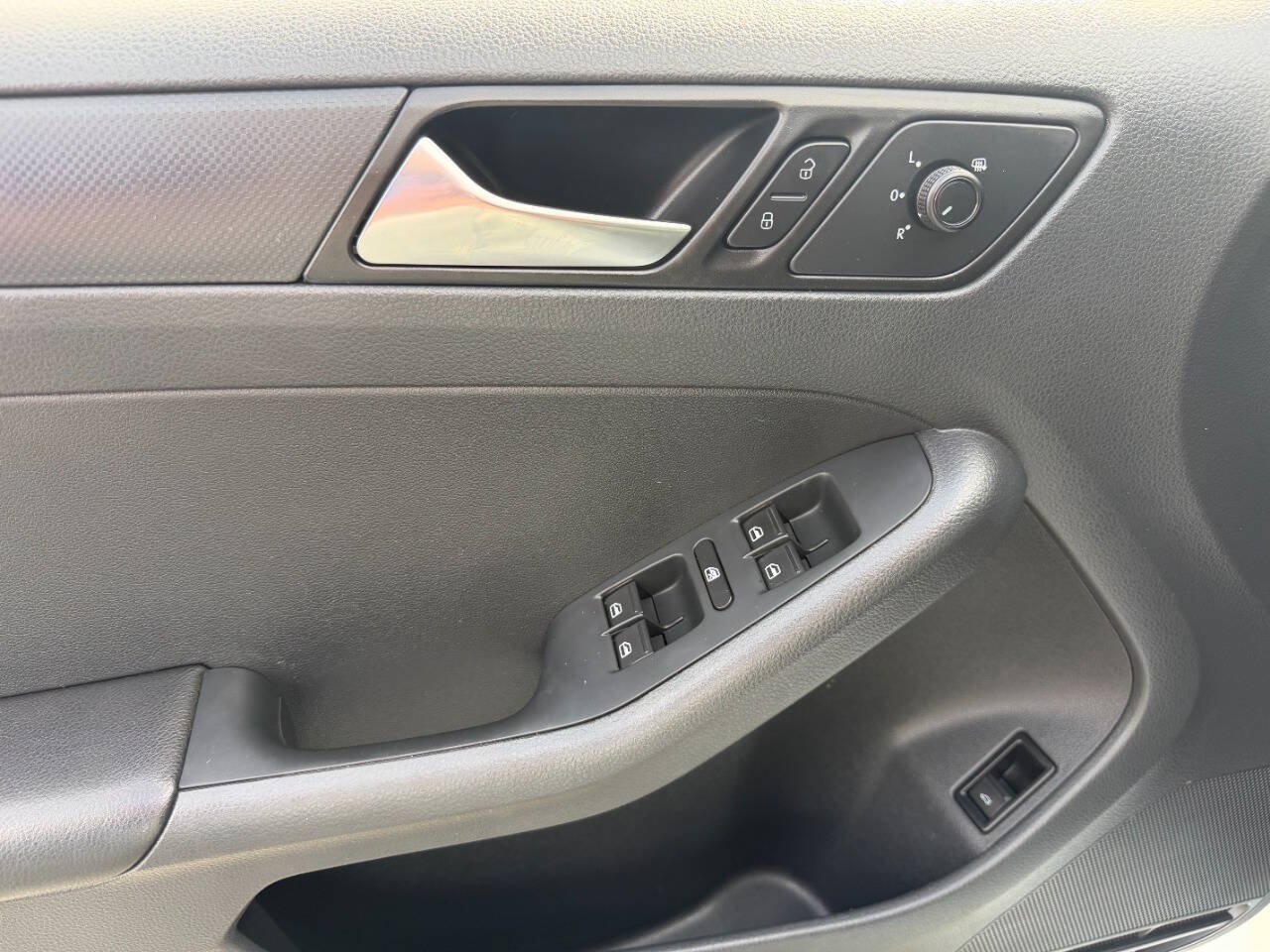 Used 2016 Volkswagen Jetta S FWD image 26