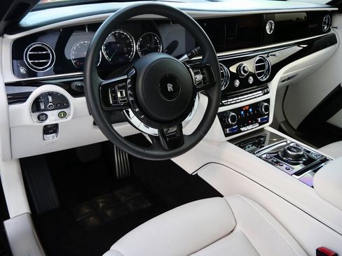 Certified 2021 Rolls-Royce Ghost Extended Wheelbase image 24