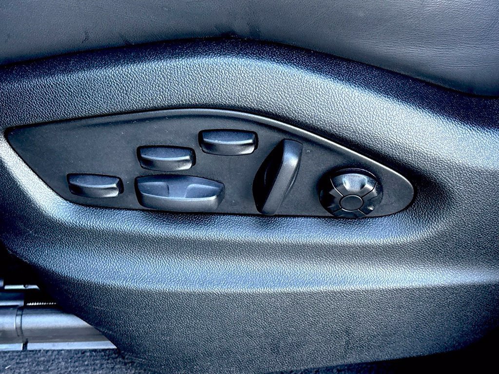 Used 2025 Porsche Cayenne GTS AWD/4WD image 13