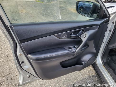 Used 2020 Nissan Rogue S FWD image 24