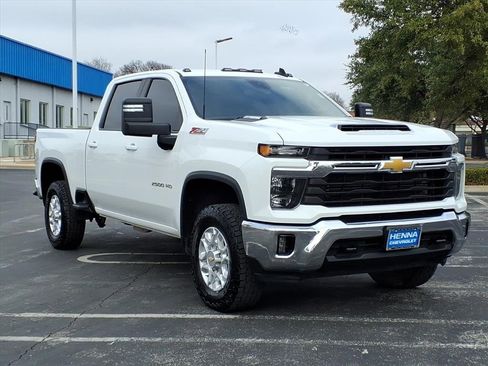 Used 2024 Chevrolet Silverado 2500 LT image 1