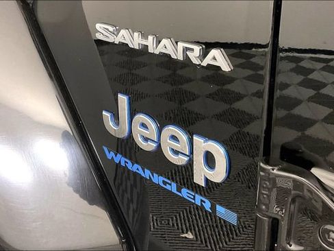 Used 2023 Jeep Wrangler Unlimited Sahara AWD/4WD image 22