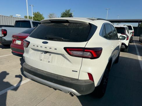 Used 2025 Ford Escape SE FWD image 4