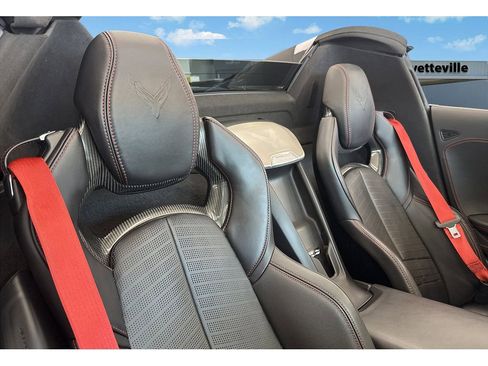 Used 2021 Chevrolet Corvette Stingray Premium Conv w/ Z51 Performance Package RWD image 18