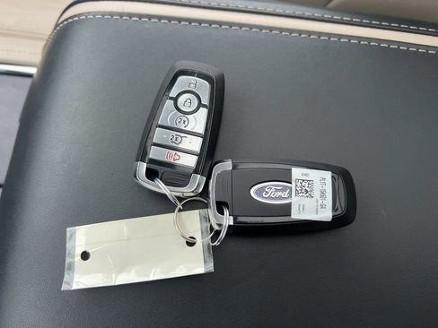 Used 2023 Ford Expedition Max Platinum AWD/4WD image 32