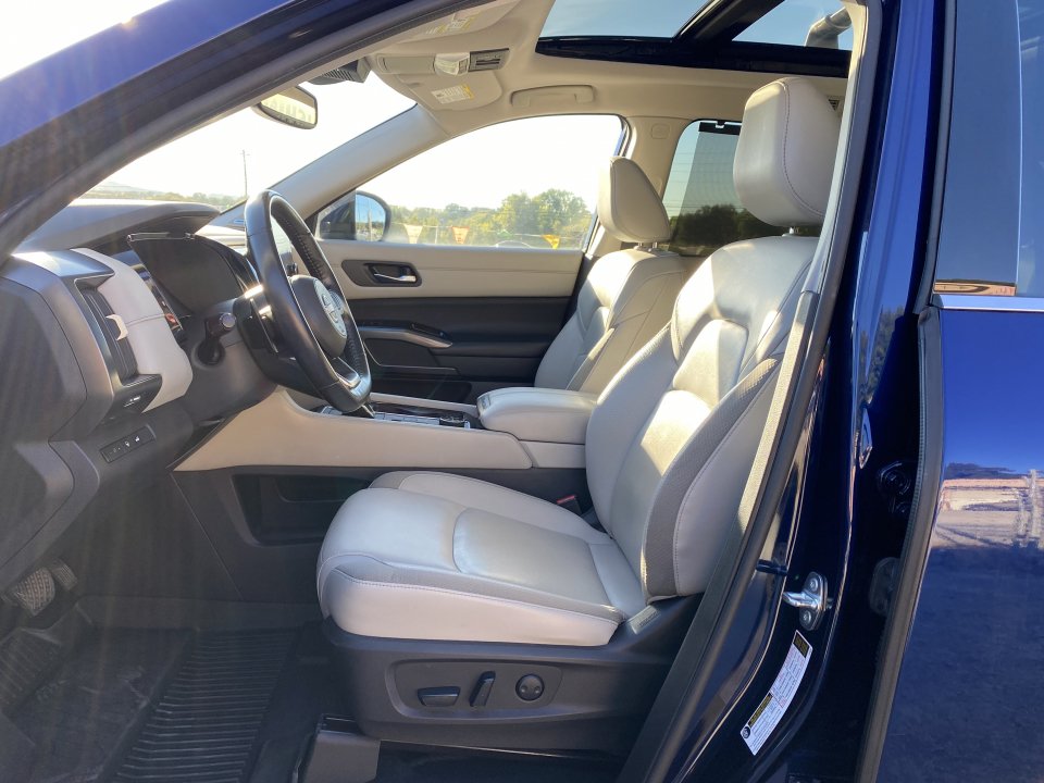 Used 2022 Nissan Pathfinder SL w/ SL Premium Package AWD/4WD image 9