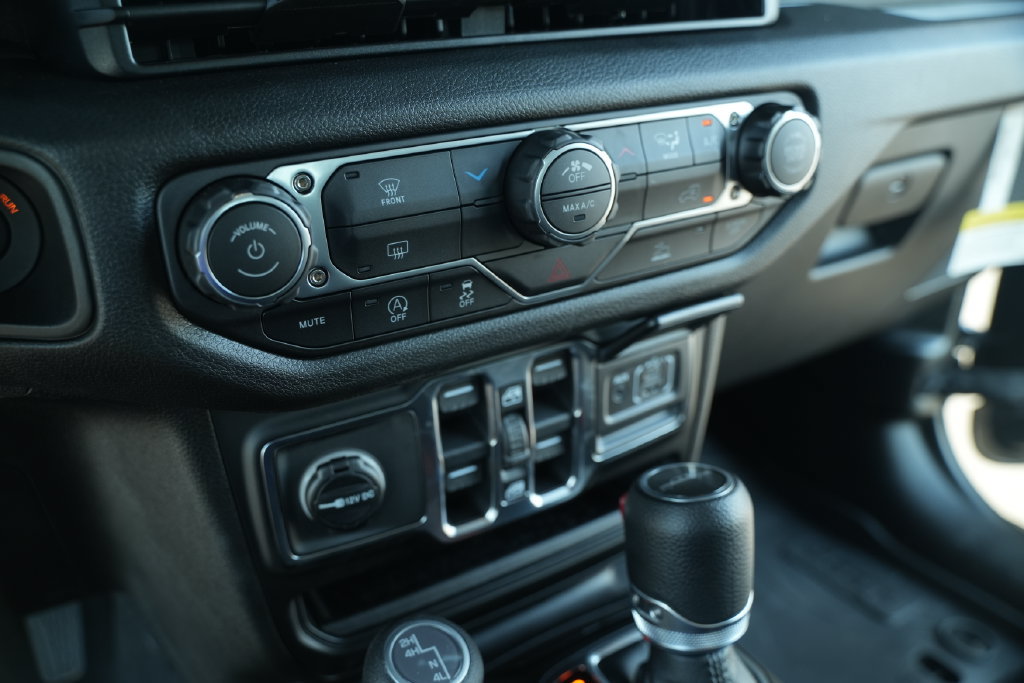 New 2026 Jeep Gladiator Sport AWD/4WD image 32